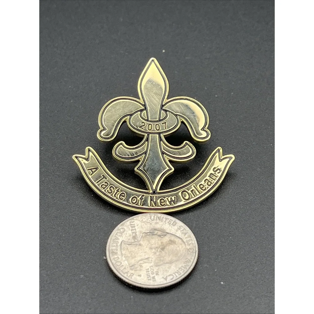 2013 A Taste Of New Orleans Louisiana Gold Tone Lapel Hat‎ Pin